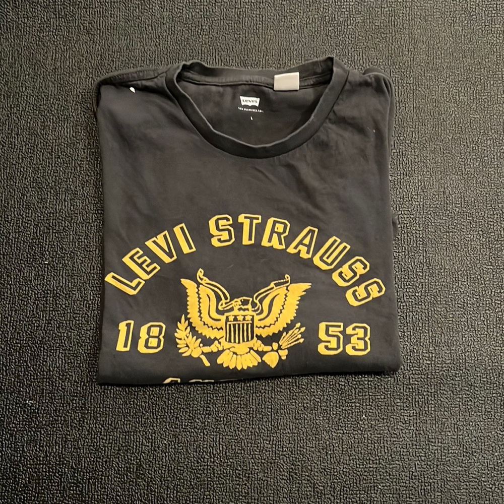 Levi’s t-shirt size large